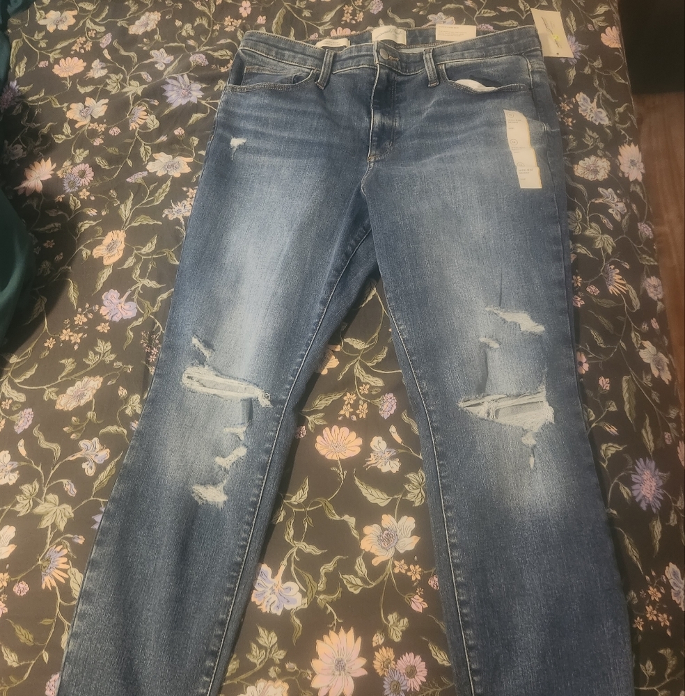 Universal Thread Blue Distressed Jeans